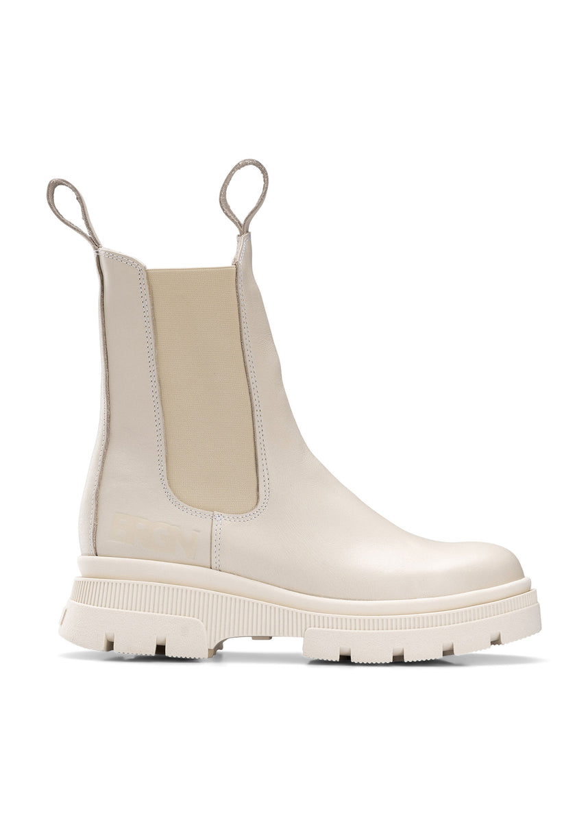 Chelsea boots clearance sand